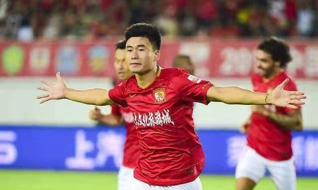 包含华沙功勋老将斩获进球，为球队贡献重要分数的词条