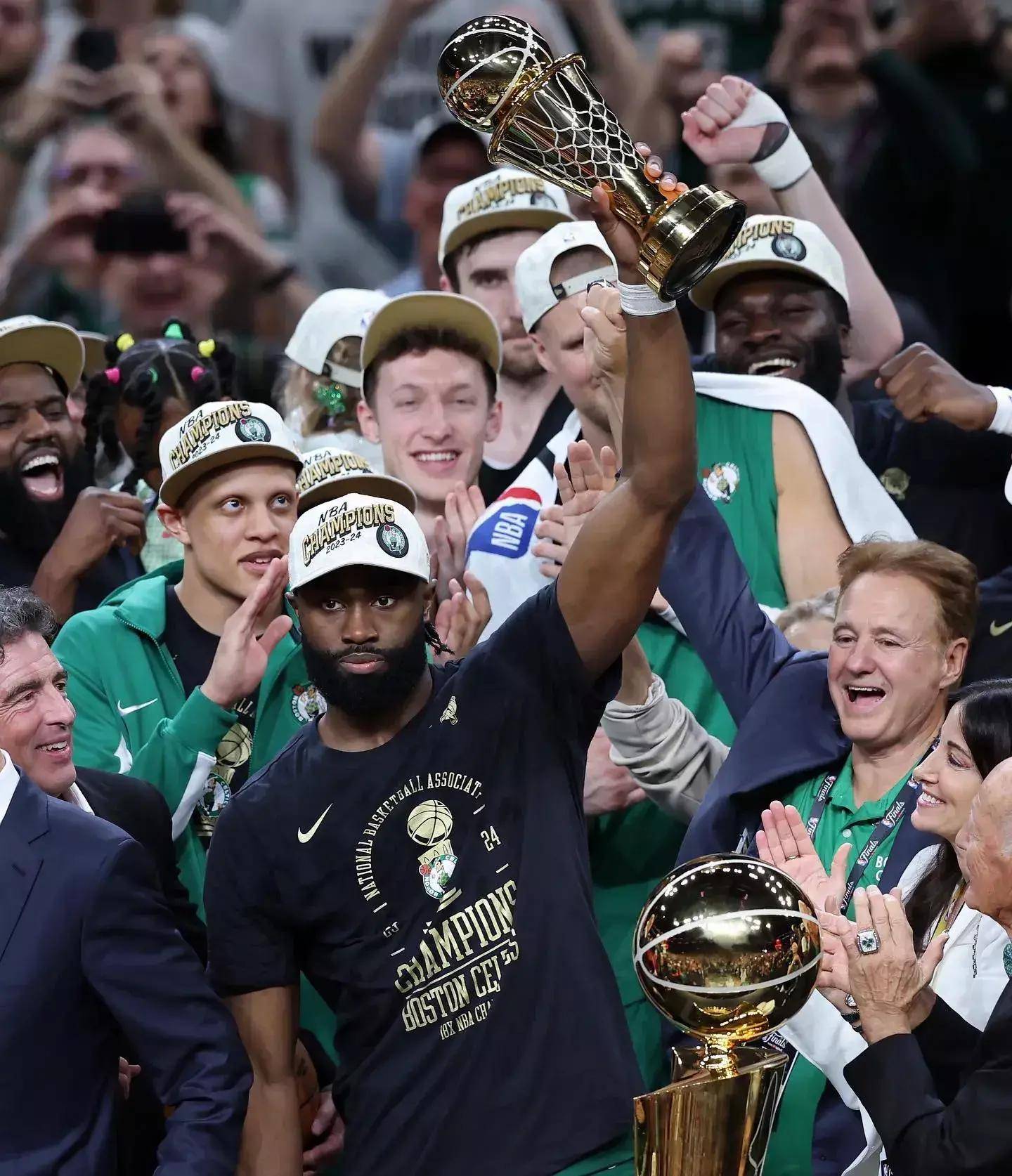 NBA总冠军之争，巨星斗志昂扬 nba总冠军之争,巨星斗志昂扬是谁 