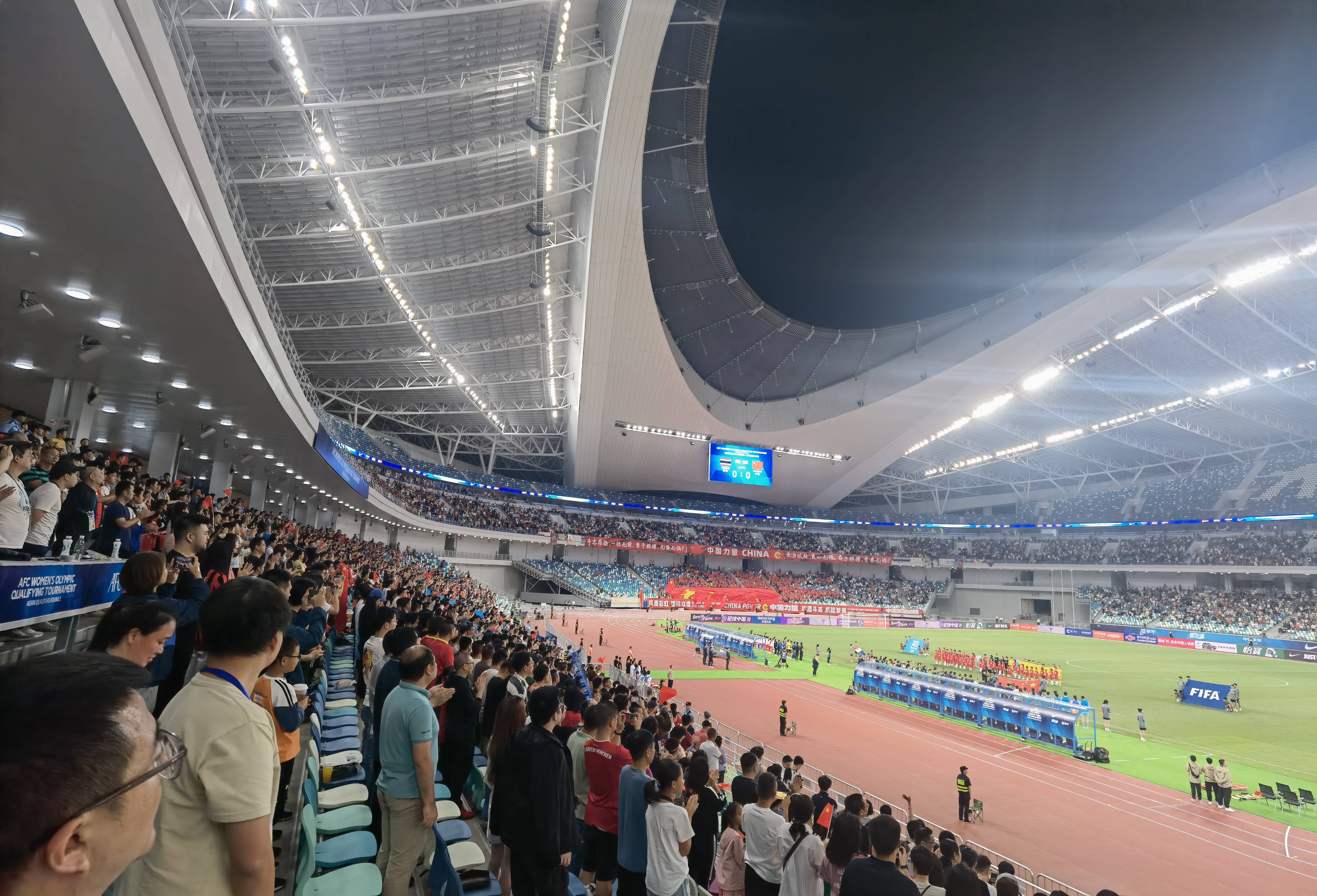 体育联赛持续为观众带来爽快的表演 