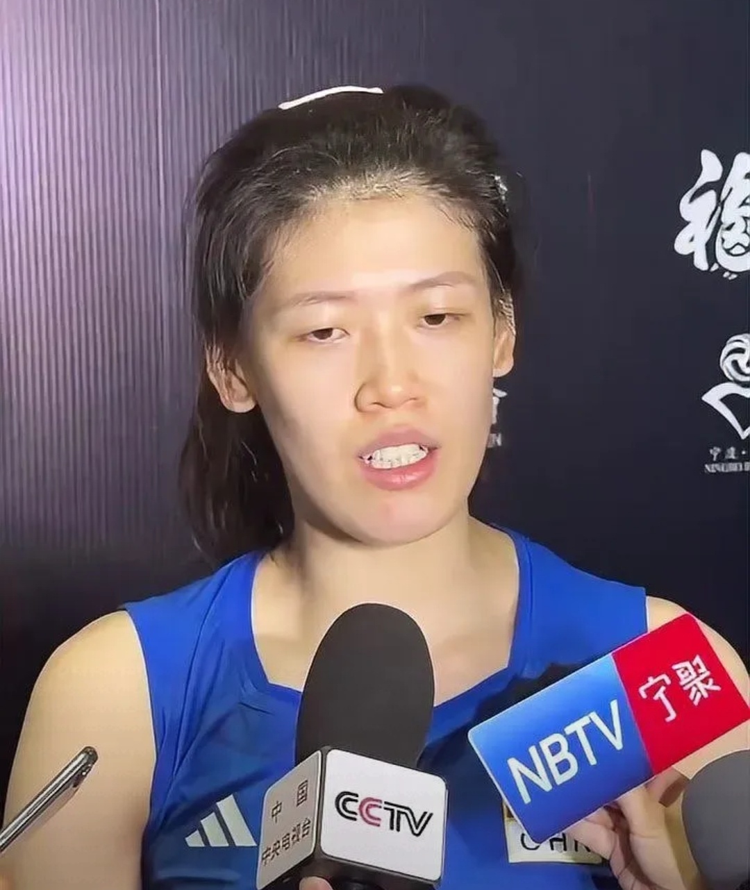 包含全副武装出征战胜强劲对手取得胜利的词条
